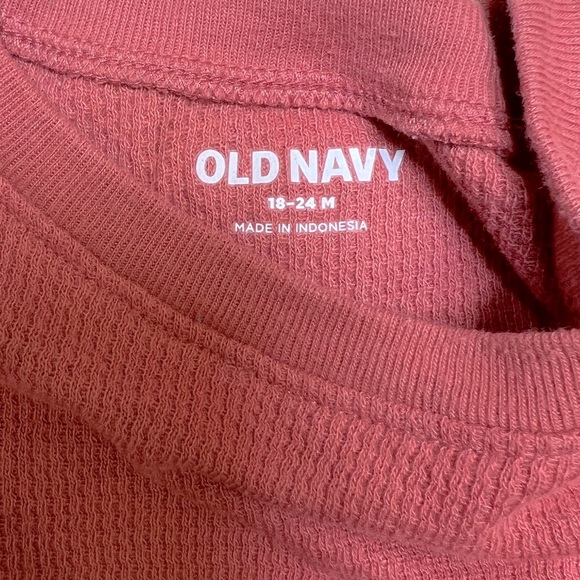OLD NAVY || Toddler (Unisex) Salmon Colored Long Sleeve Knit Tee - Picture 4 of 4